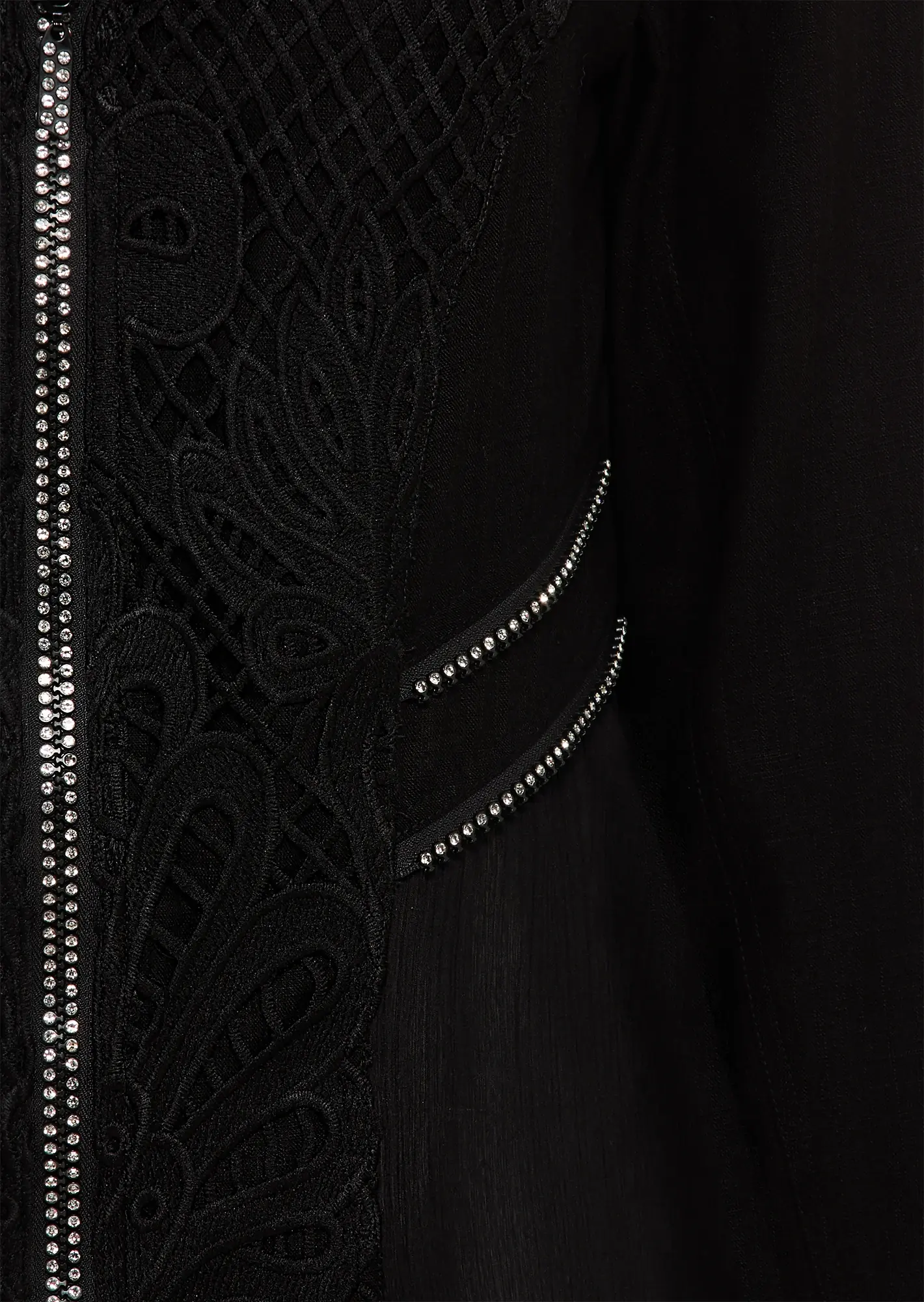 Blazer mit Häkeldetails & Ziersteinen, schwarz