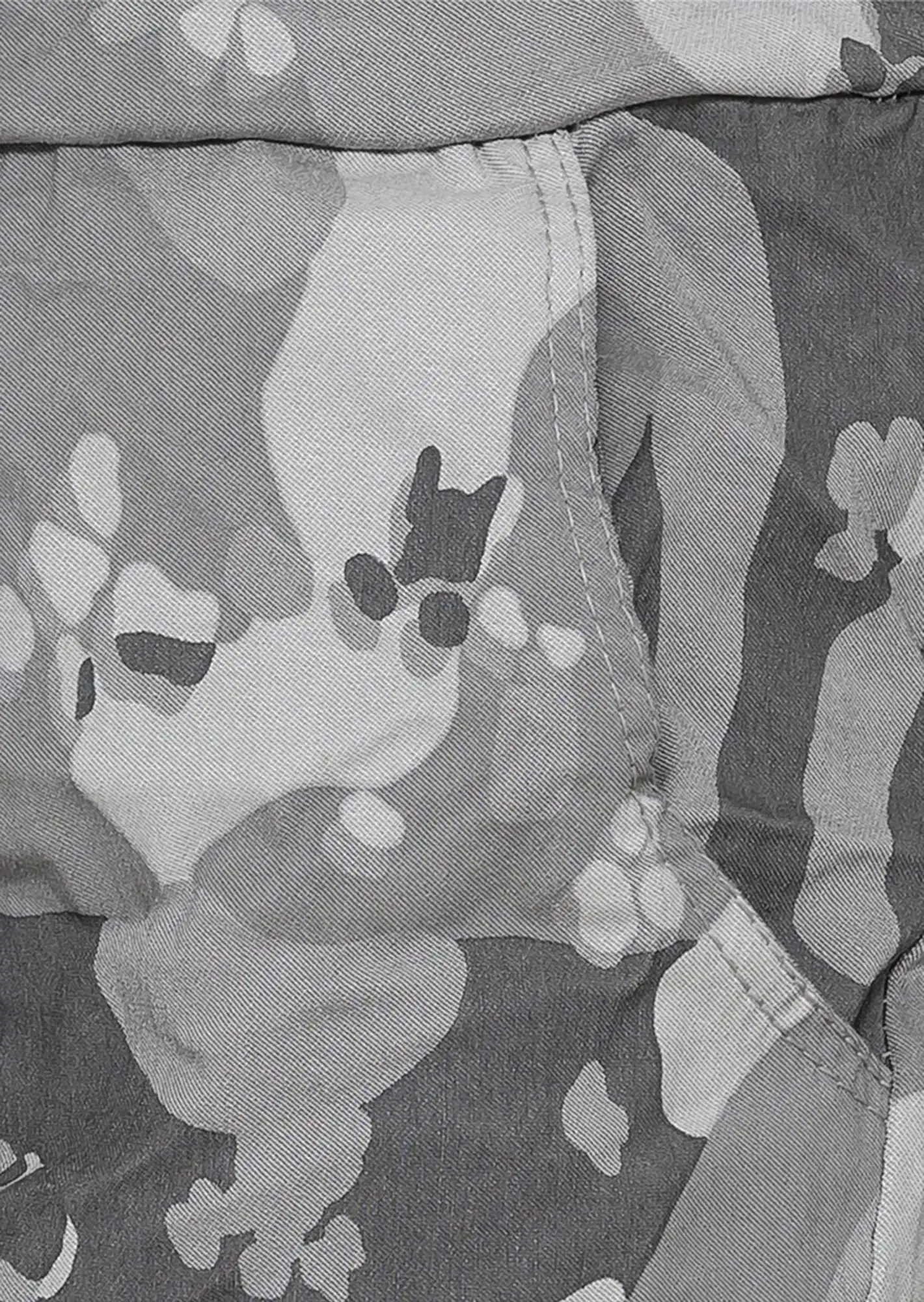 Hose in Camouflage-Optik, grau