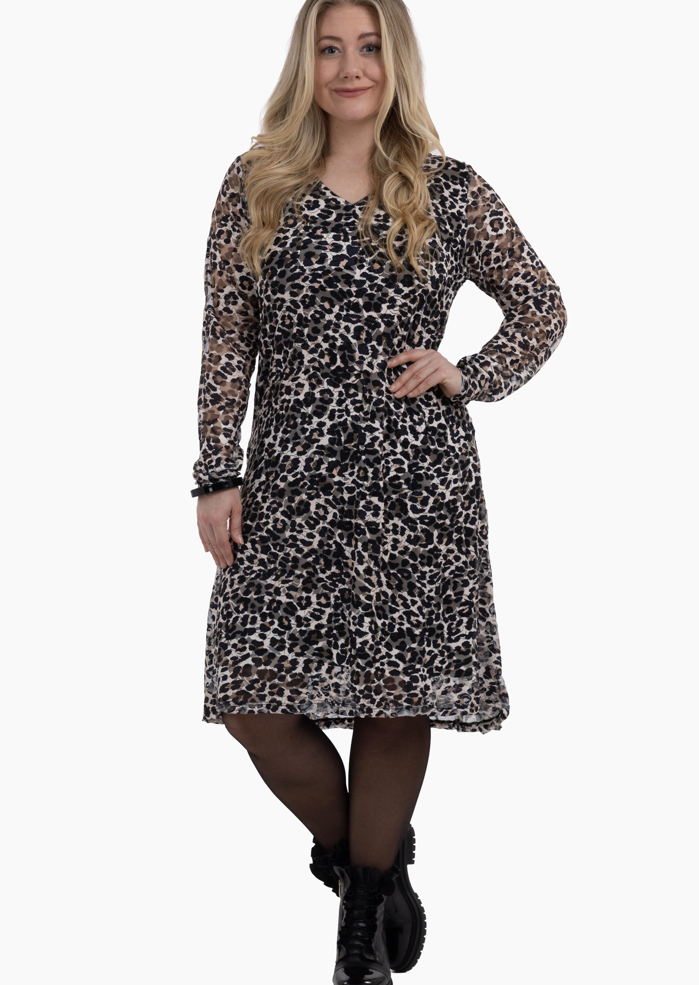 Kleid im Alloverleoprint, crema-schwarz