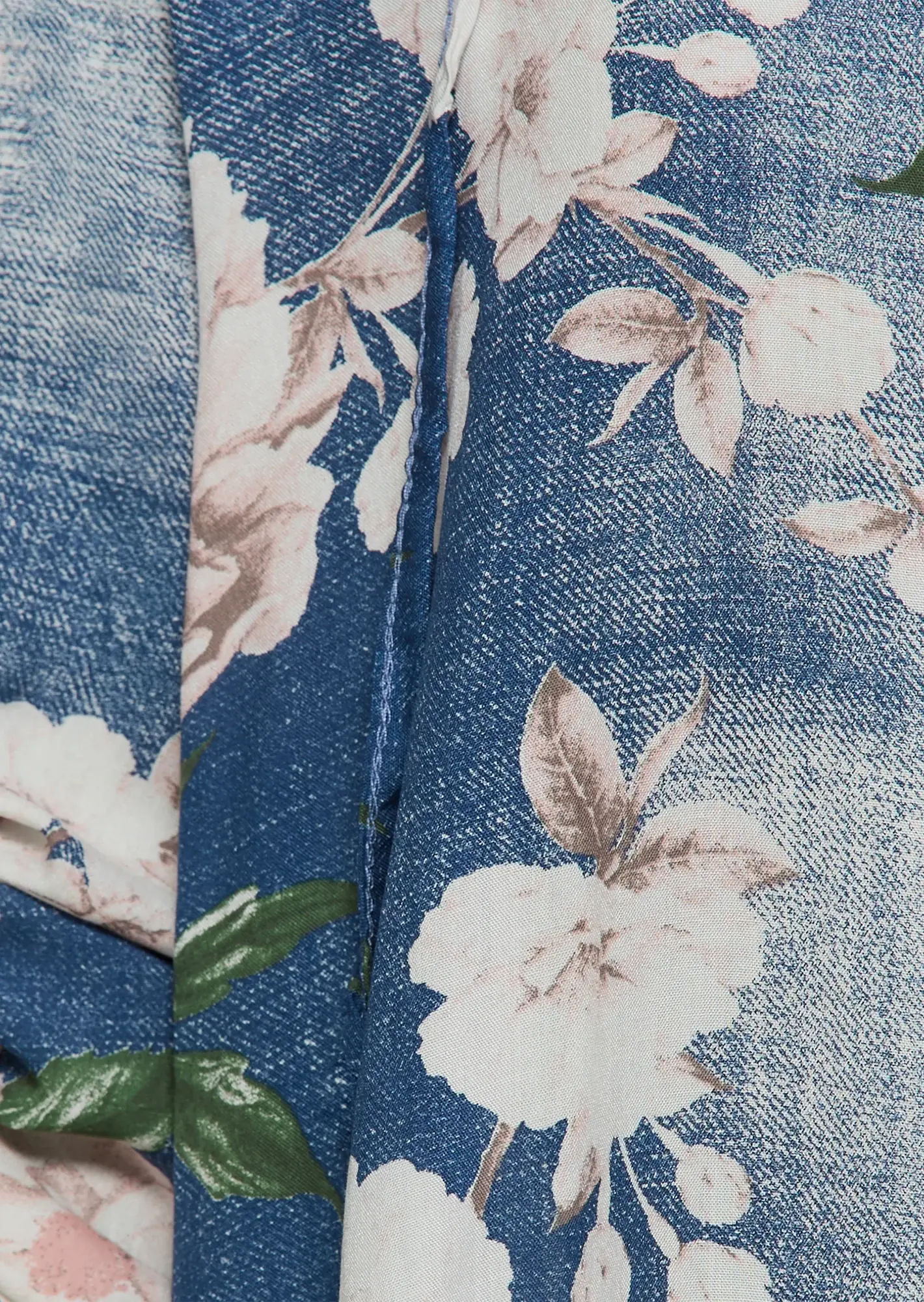 Bluse im floralen Alloverprint, blau