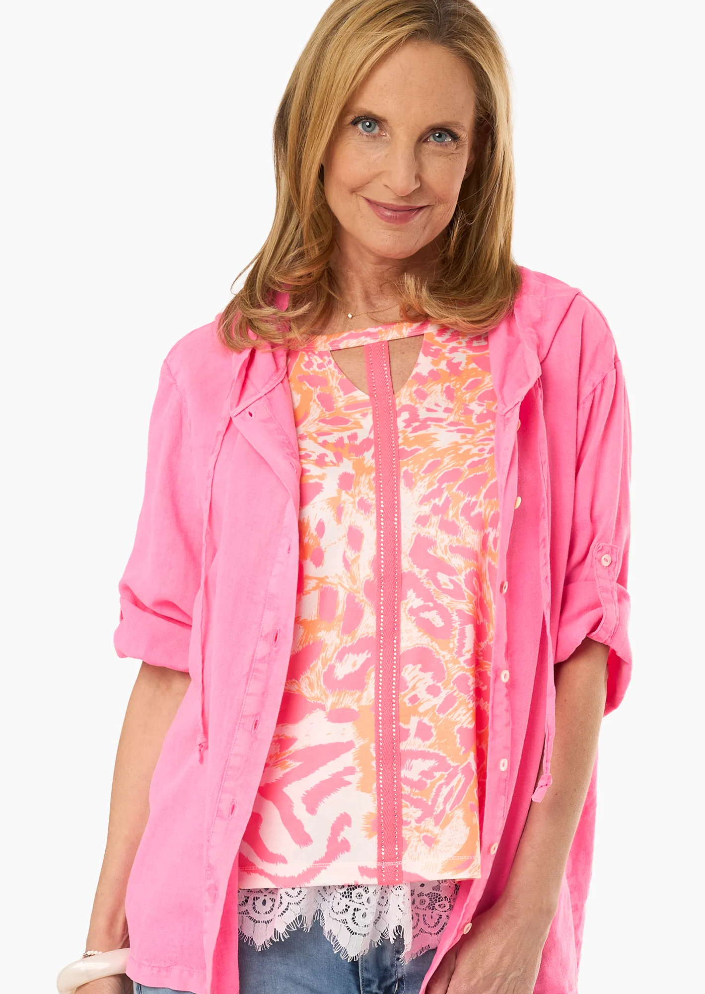 Shirt im Alloverleoprint & Ziersteinen, neonpink