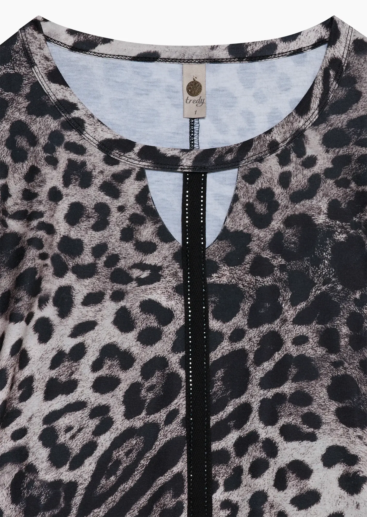 Shirt im Alloverleoprint & Ziersteinen, fango