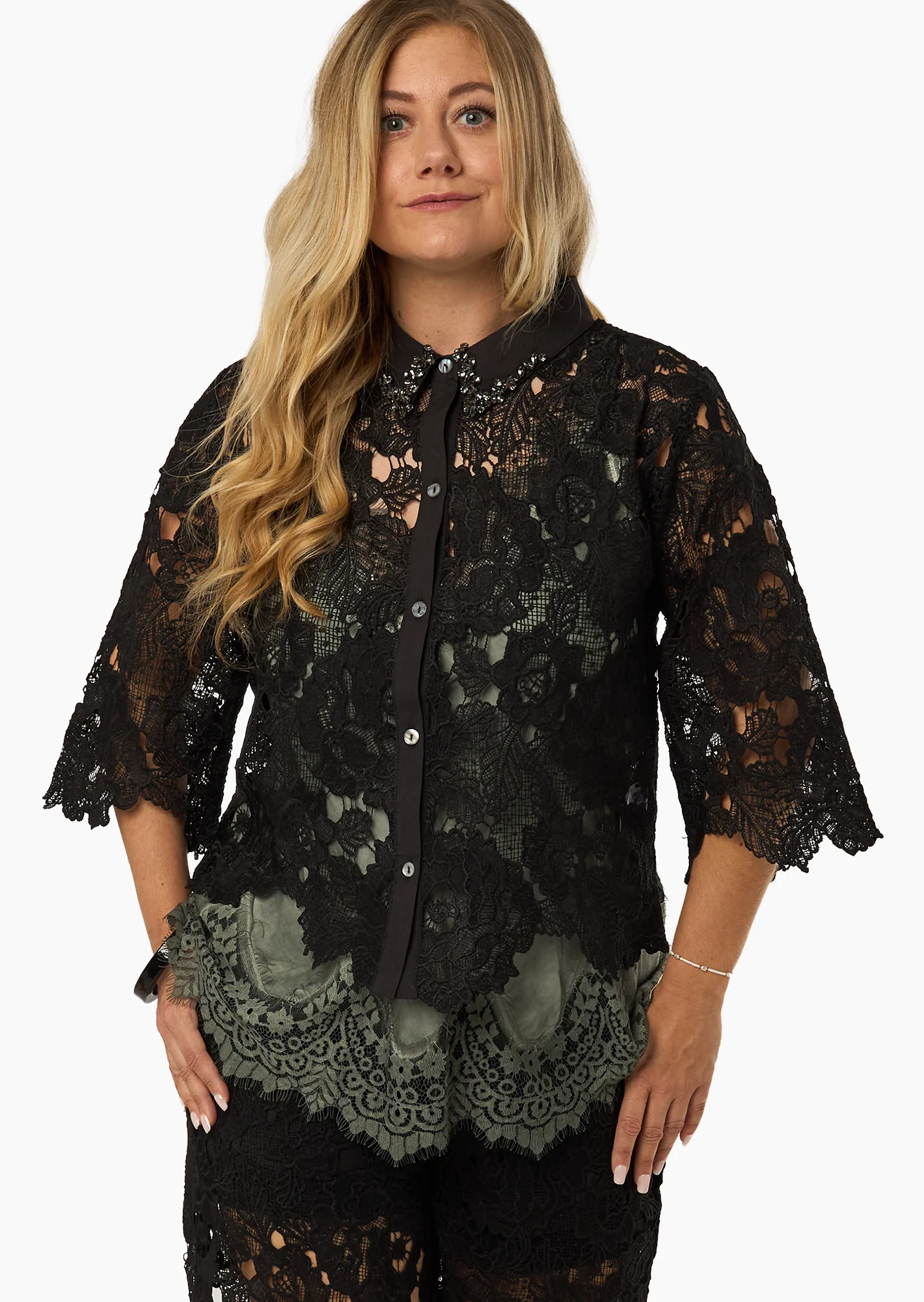 Bluse im Alloverspitzendesign,