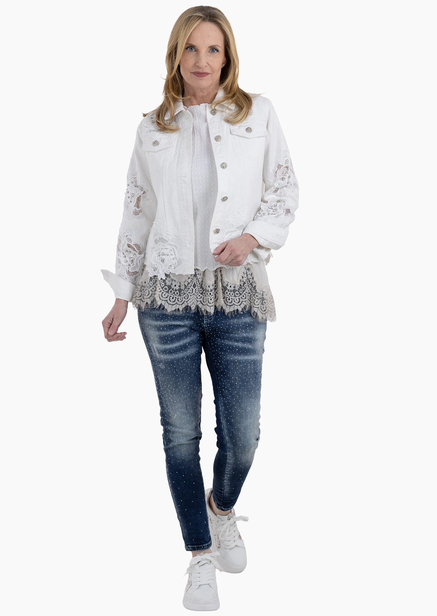 Jeansjacke mit Patches aus Stickerei & Ziersteinen, offwhite