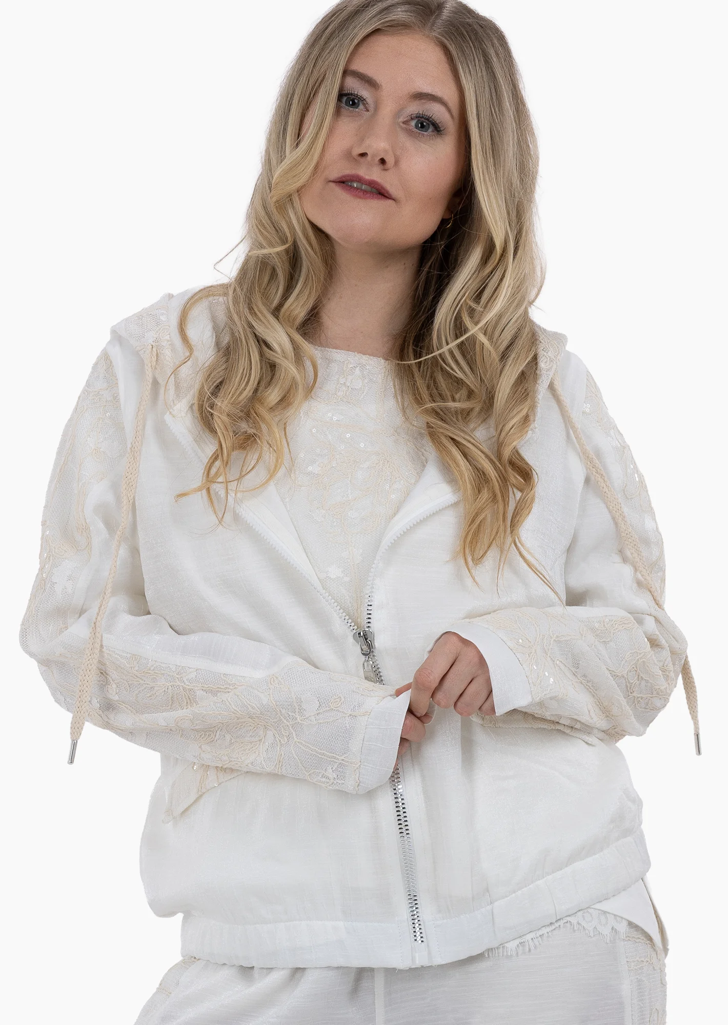 bestickte Jacke mit Zierpailletten, offwhite