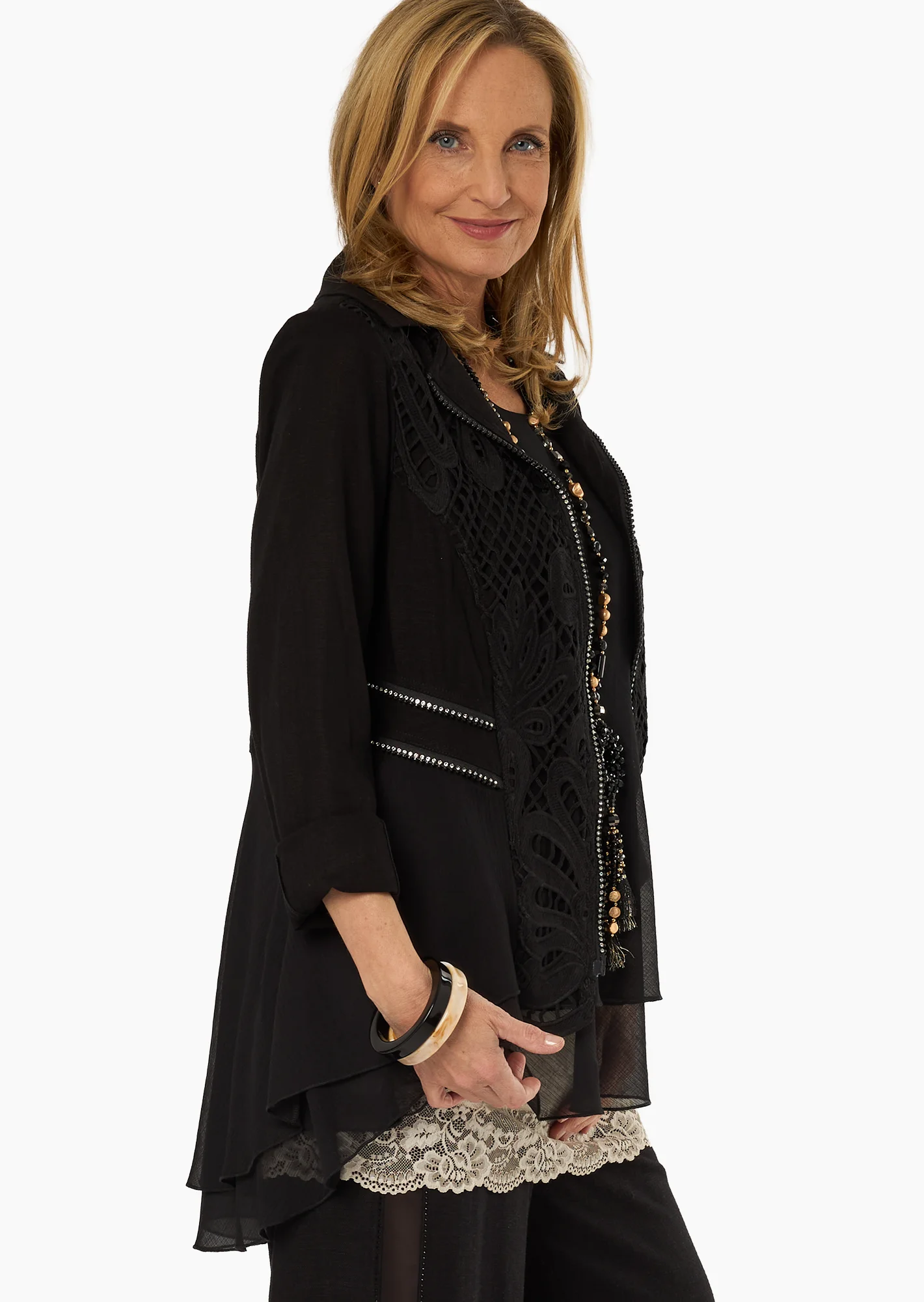 Blazer mit Häkeldetails & Ziersteinen, schwarz